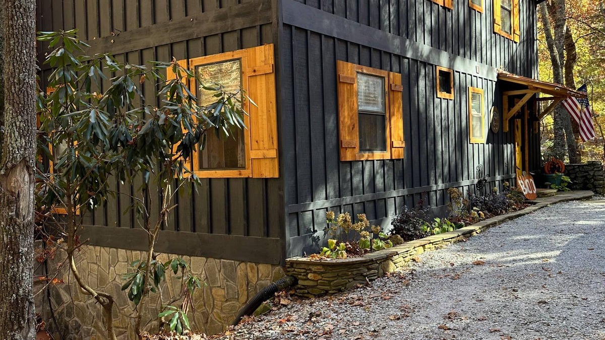 Sky Valley House | Experience “Splendor in The Mountains” 3 levels,5 bedrooms ,3.5 bath Sleeps 17!