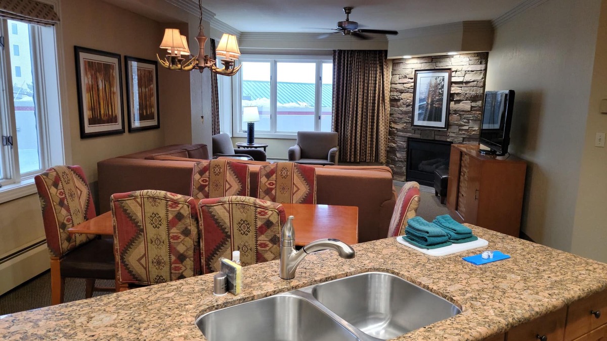 Tahoe Village Resort | Experience Tahoe's Ski Scene at Holiday Inn Club Vacations Tahoe Ridge Resort