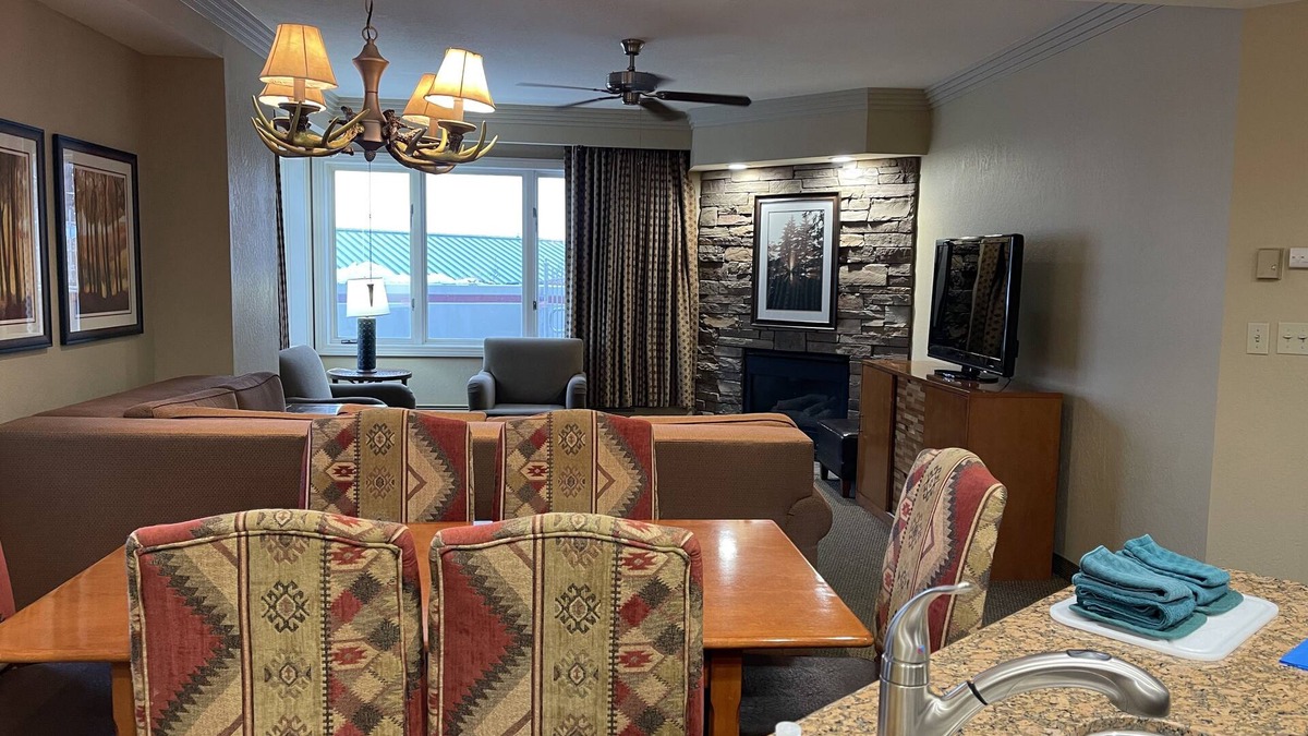Tahoe Village Resort | Experience Tahoe's Ski Scene at Holiday Inn Club Vacations Tahoe Ridge Resort