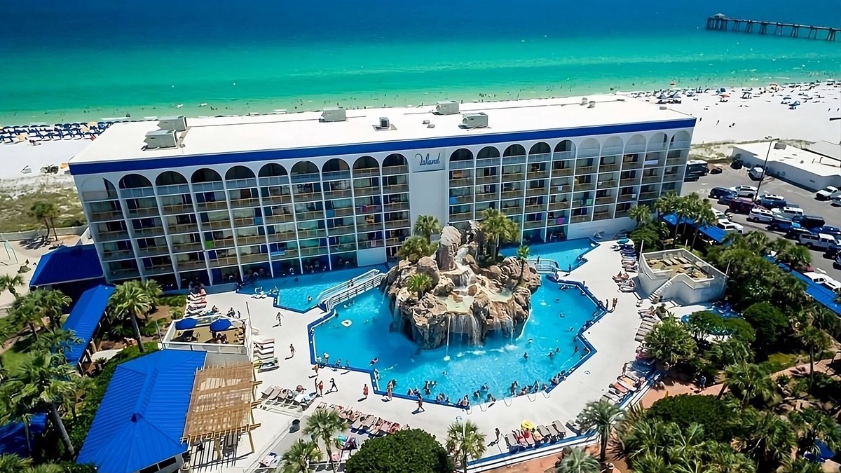 Fort Walton Beach Hotel | Experience the Grotto Pool! Onsite Dining and Near Fort Walton Beach!