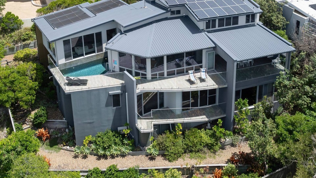 Castaways Beach House | Experience the epitome of coastal luxury at 32-512 David Low Way