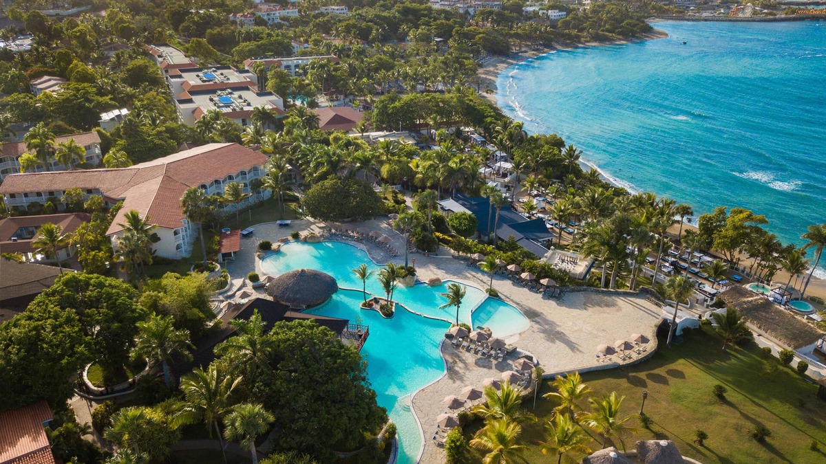 Los Maestros Resort | Experience the Caribbean VIP style!