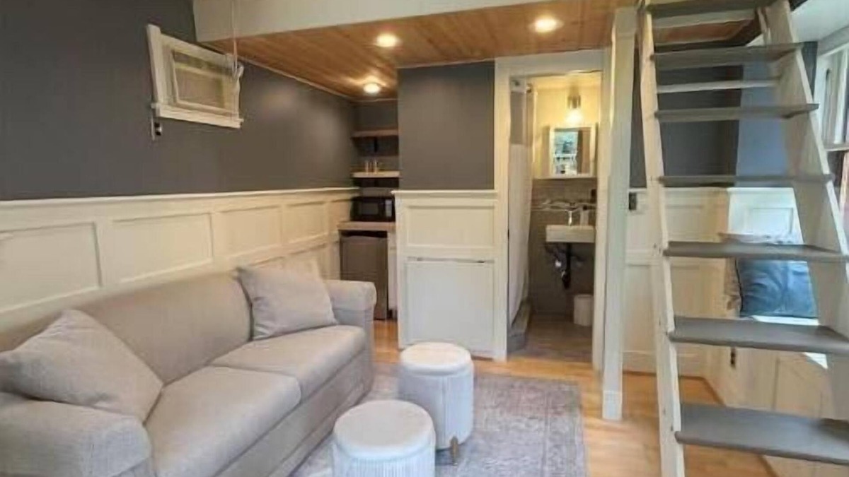 Phinney Ridge House | Experience the historic neighborhood of Ballard!