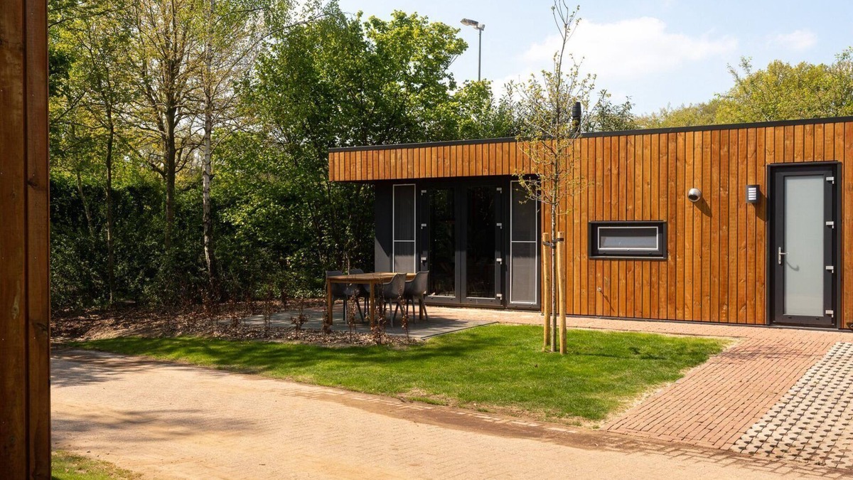 Zuna Cabin | Experience the outdoors in this beautiful, spacious nature cottage!