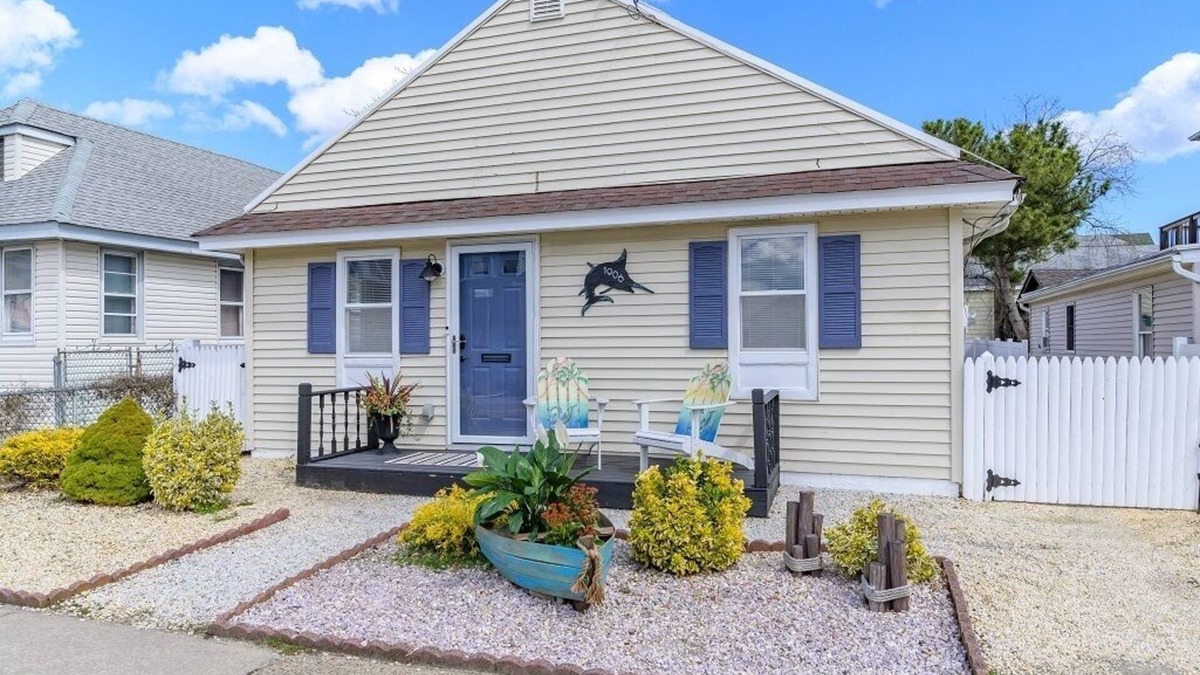 Ortley Beach Cottage | "Experience the Ultimate Beach Getaway at our Jersey Shore Rental!"