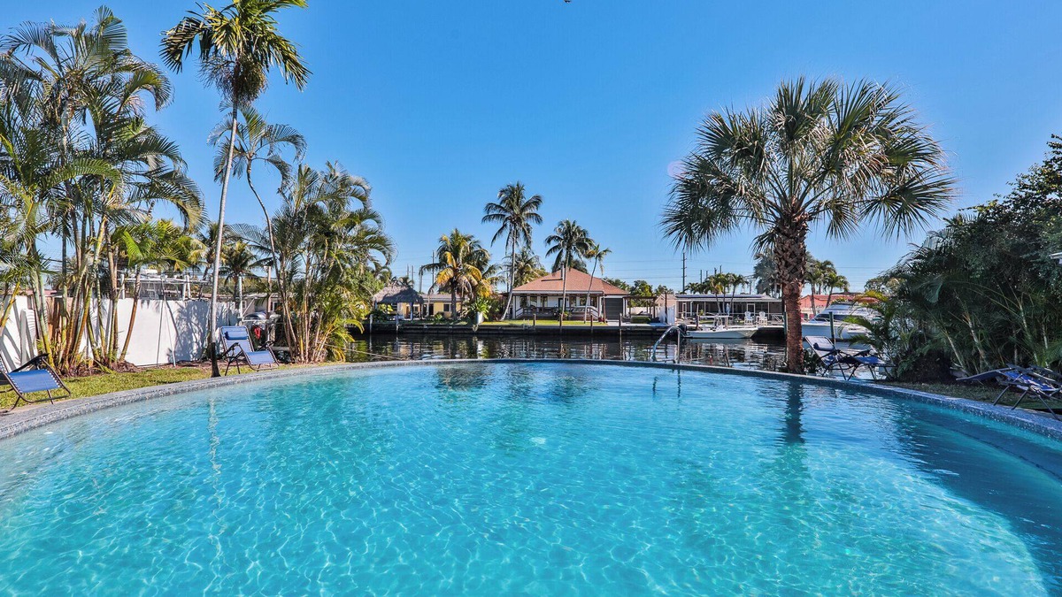 Fort Lauderdale House | Experience the enchanting allure of a tropical oasis.