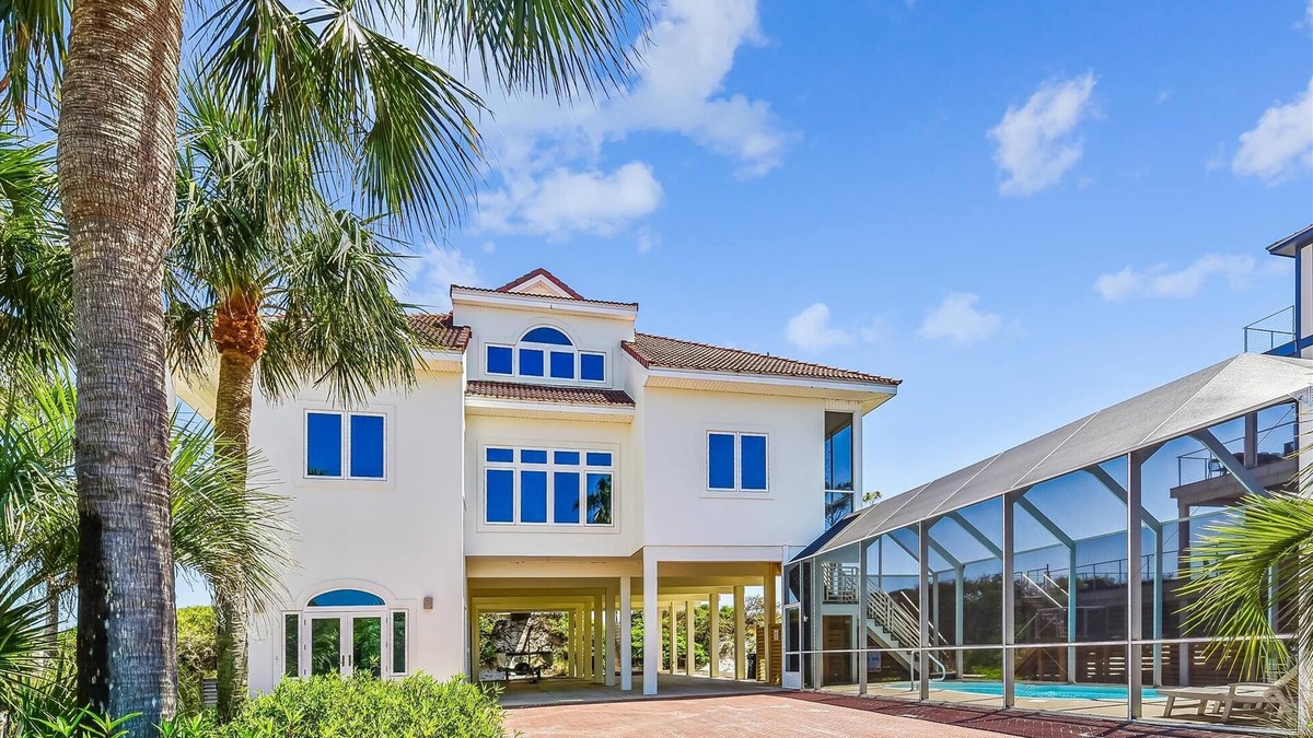 East End House | EXPERIENCE THE ULTIMATE IN ISLAND LIVING at the incredible beach front home AMBASSADOR.