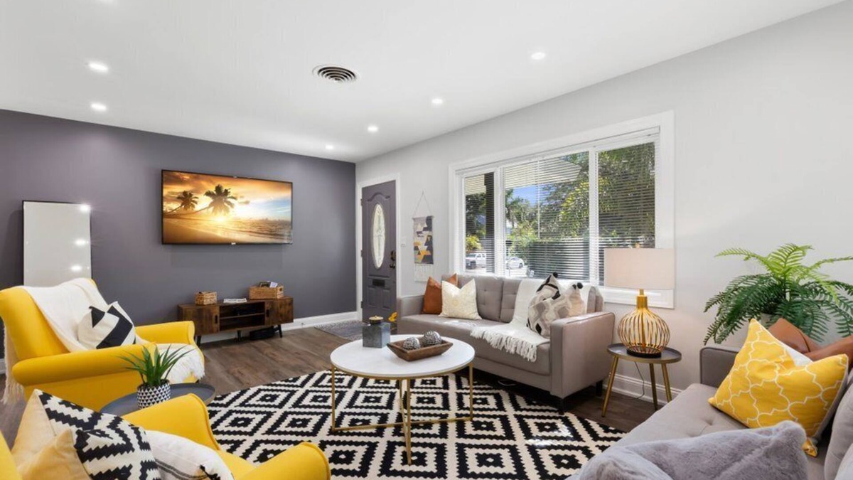 Historic Old Northeast House | Experience the Vibrant Downtown St Pete!