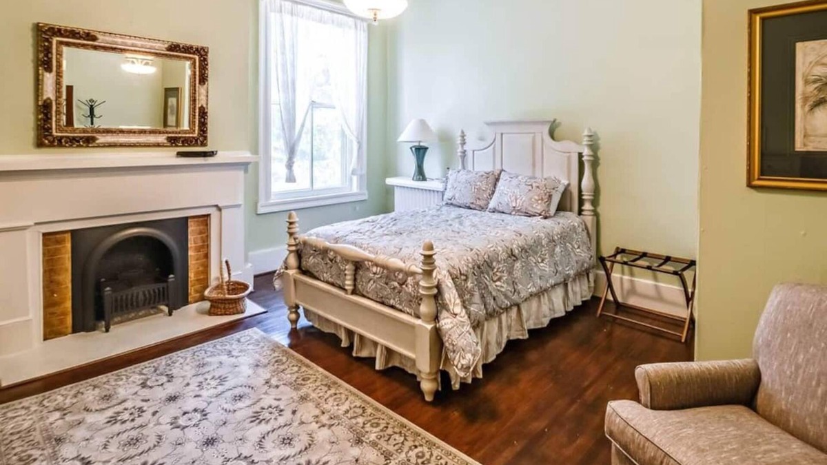 Tazewell House | Experience the vibrant Nelle May Room at the historic Litz Mansion in Tazewell, VA