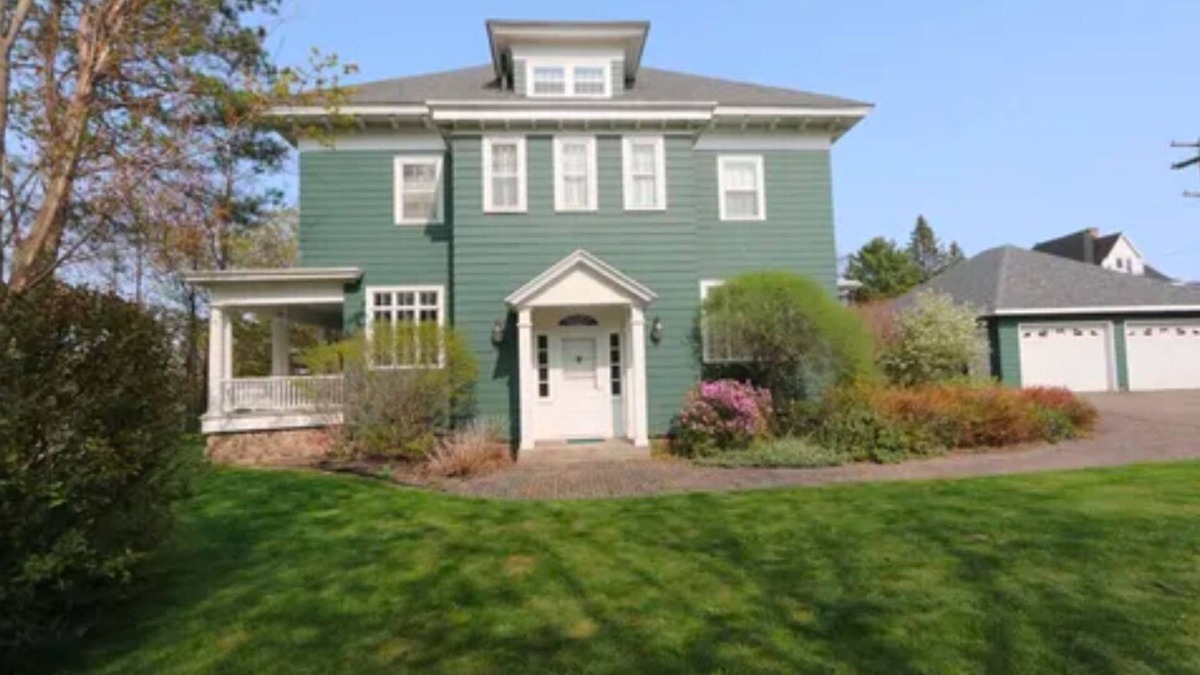 Sault Ste. Marie House | Experience Timeless Elegance at Our Historic Home