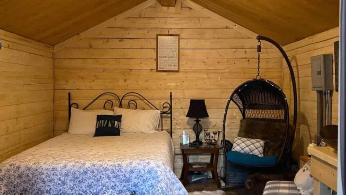 Fairbanks Cabin | Experience True Alaskan Pioneer Cabin Life near Fairbanks, North Pole and Denali