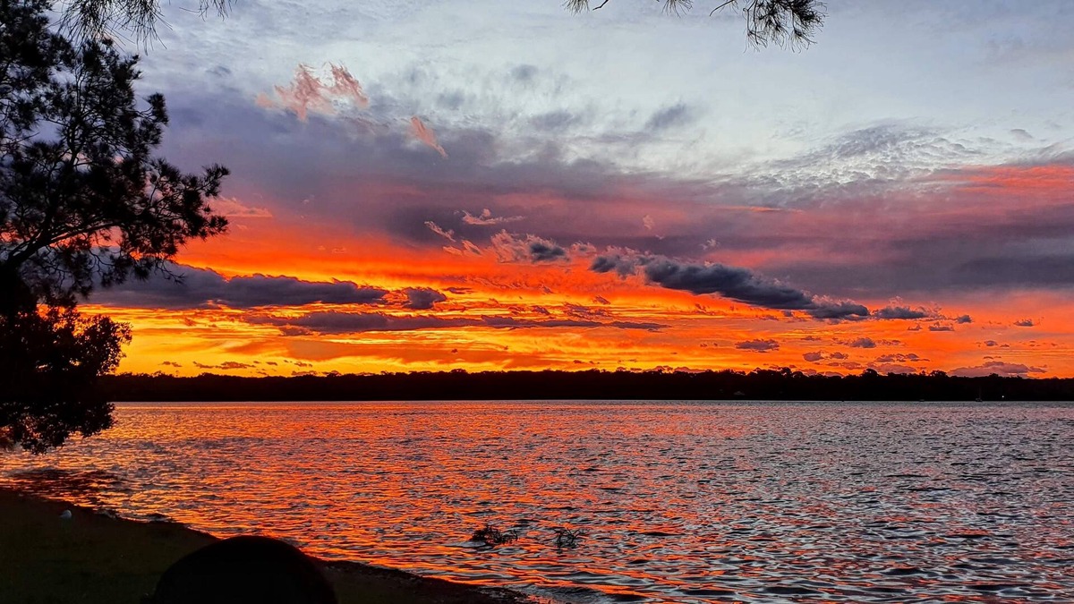 Chain Valley Bay House | Experience Waterfront Paradise at Our Sunset Lakehouse