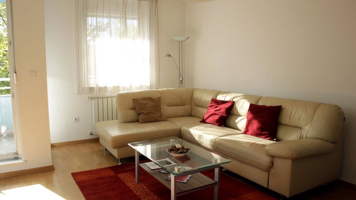Zagreb Apartment | Experience Zagreb in Style: Spacious Luxury 3-BR Apartment! Free parking, garage