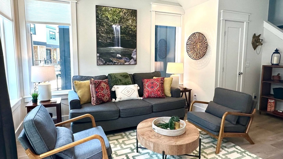 River District Boat Rental | Explore at The Cove- Houseboat in Downton Wilmington