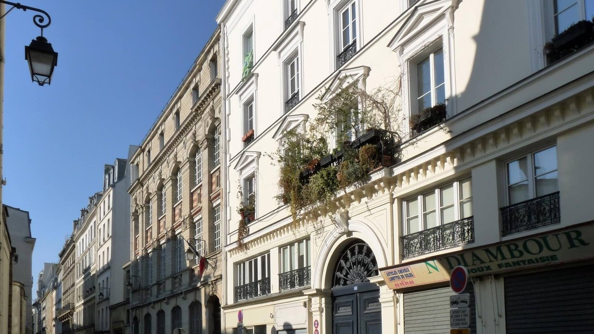 Quartier Sainte-Avoye Apartment | Explore Le Marais with its cobblestone streets, art galleries & charming squares
