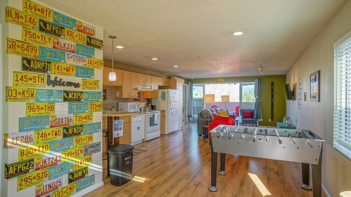 University Heights Apartment | Explore NM! 2bd/2ba, walk to UNM, King bed, Balcony
