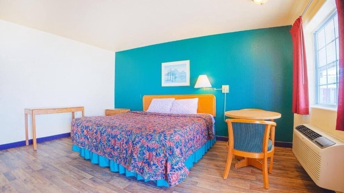 Lordsburg Hotel | Explore Pet Friendly Room Close To Lordsburg Attractions