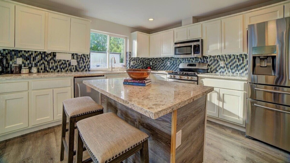 Greenwood House | Explore PNW | 3 Mi Green Lake & Golden Gardens Beach | 15 Min 2 Dwtwn | 30 Min Whidbey Is Ferry