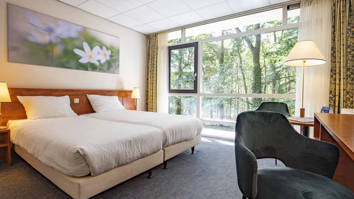Zon en Schild Hotel | Explore Scenic Trails & Relax at This Garden Retreat with Free Parking Included