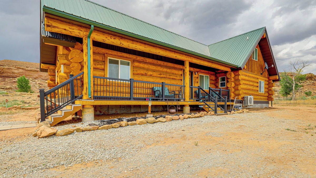 Gusher Cabin | Explore Uintah Basin: 'Rustic Cliff' Cabin w/Loft