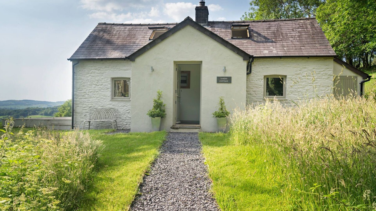 Llandovery Cottage | Explore Wales from Sardis Cottage with panoramic views, privacy and tranquility