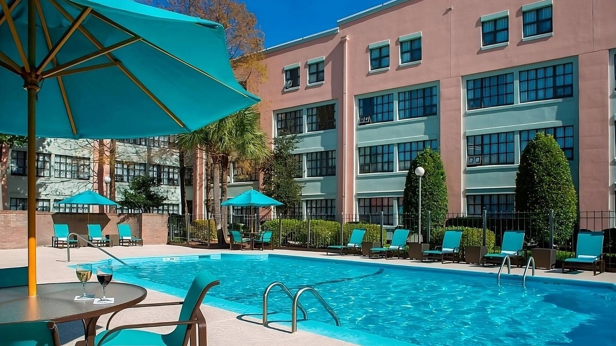 Arts/Warehouse District Hotel | Explore Wonderful New Orleans! Pet-Friendly With Outdoor Pool, Free Breakfast!