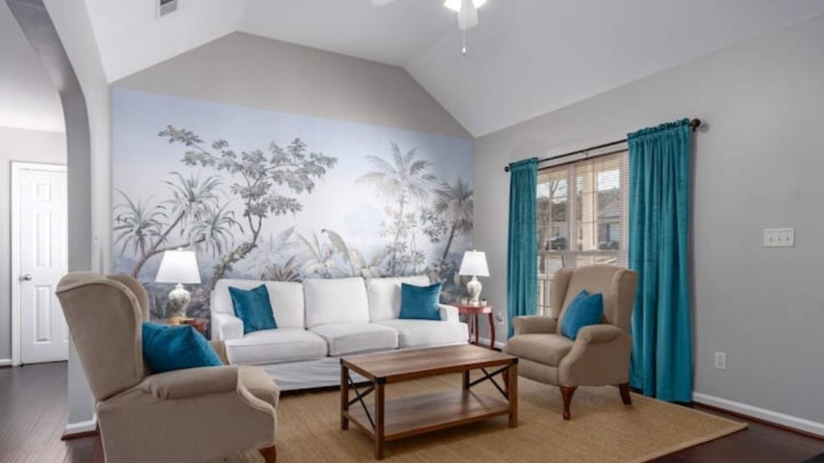 Alabaster House | Explorer House * Pet Friendly