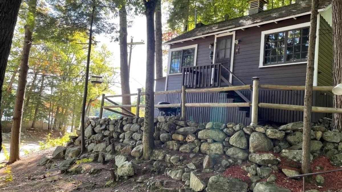 Holderness Cottage | Exposed Beams - Papa Bear Cottage on Squam Lake