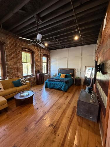 Central Business District Apartment | Exposed Elegance