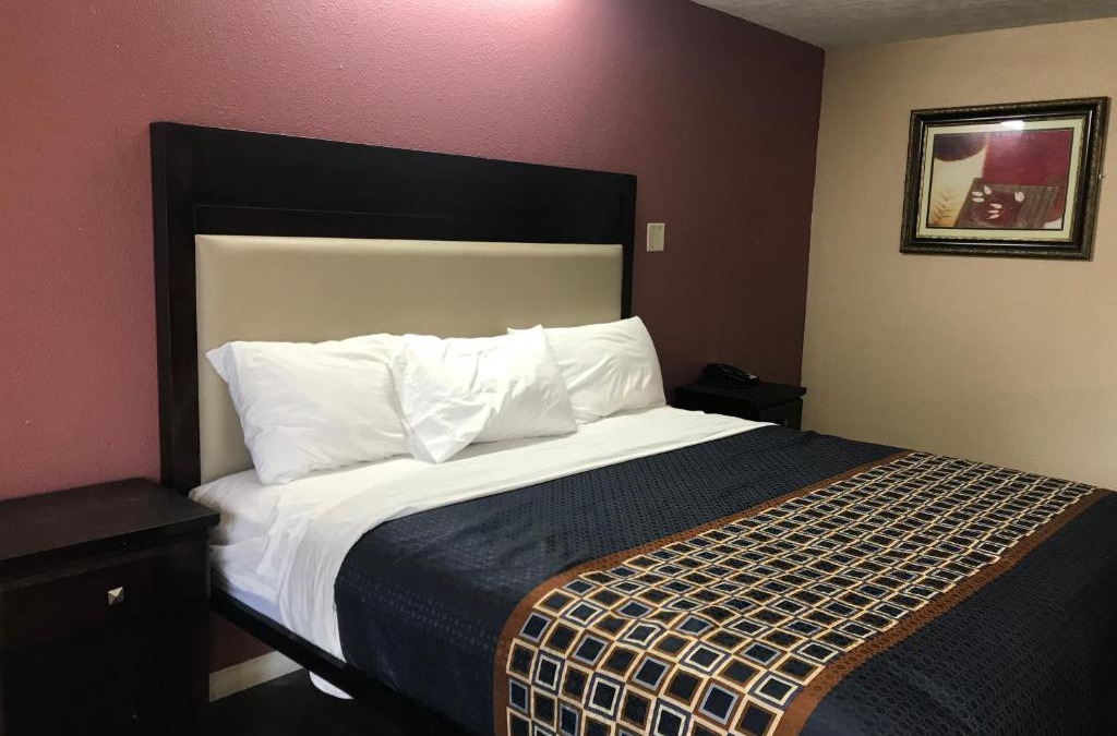 Lafayette Hotel | Express Inn