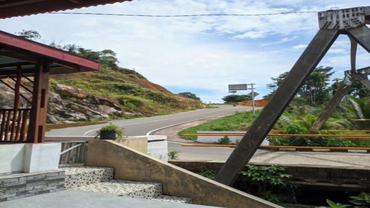 Painan Hotel | EXPRESS O 91702 Mandeh Homestay Syariah Near Bank Nagari PT Bank Pembangunan Daerah (BPD) Sumbar Cabang Painan