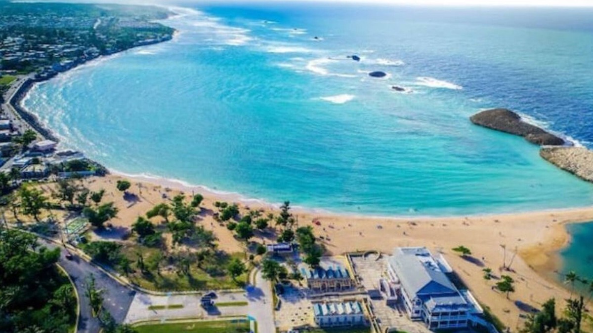 Vega Baja Apartment | Exquisite 1-bedroom Beach Apt - Mare Blu 2nd floor