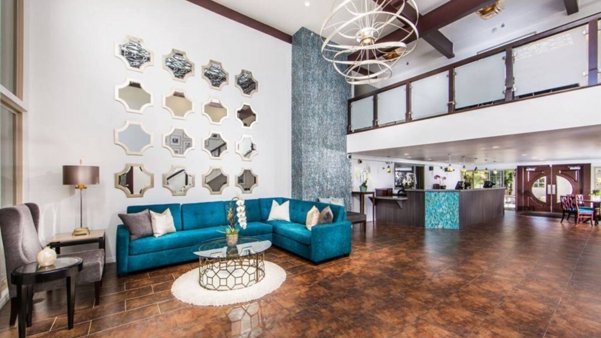 Solana Beach Hotel | Exquisite 1BR Condo with Ping-Pong Table and Pool Table