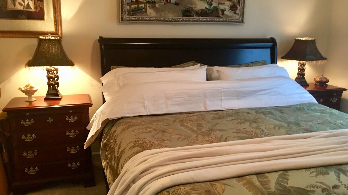 Greenville Condo | Exquisite 2BR Luxury Suite Prime Greenville Location