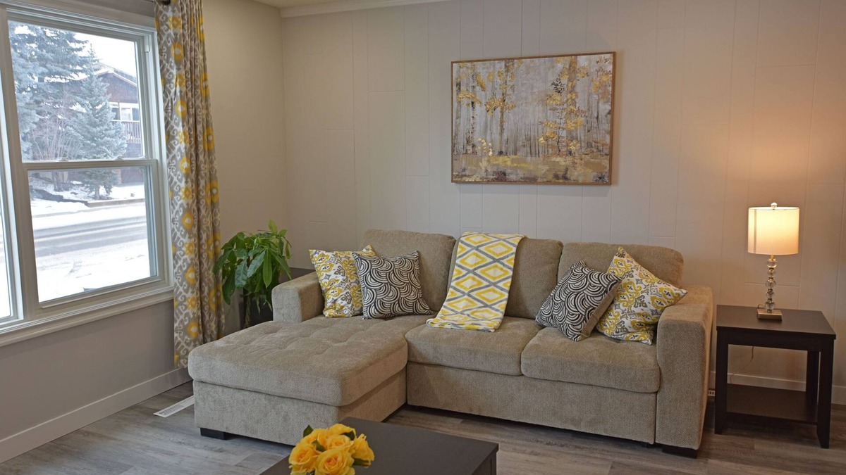 Calgary House | EXQUISITE 3BD HOUSE CLOSE TO AIRPORT, PL HOSP, DOWNTOWN, SLEEPS 7