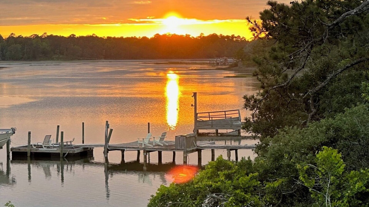 Hampstead House | Exquisite 4BR, Boater's Dream, Private Dock!