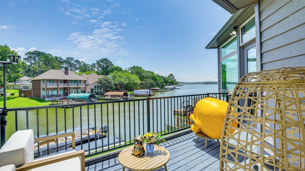 Walden on Lake Conroe House | Exquisite Canal-Front Home: Access to Lake Conroe!