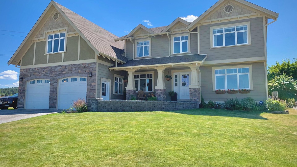 East Kootenay House | Exquisite Family Home