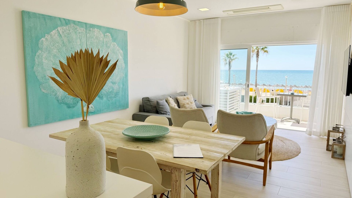 Cavacos Apartment | Exquisite Front Beach Apartment in Quarteira