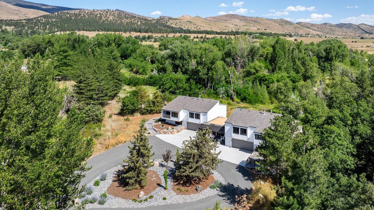 Boulder House | Exquisite Group Retreat, 15-min to Downtown Boulder