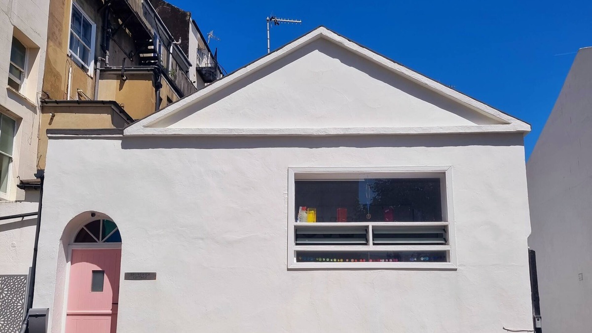 Hove Cottage | Exquisite Hove Seaside Family Accommodation