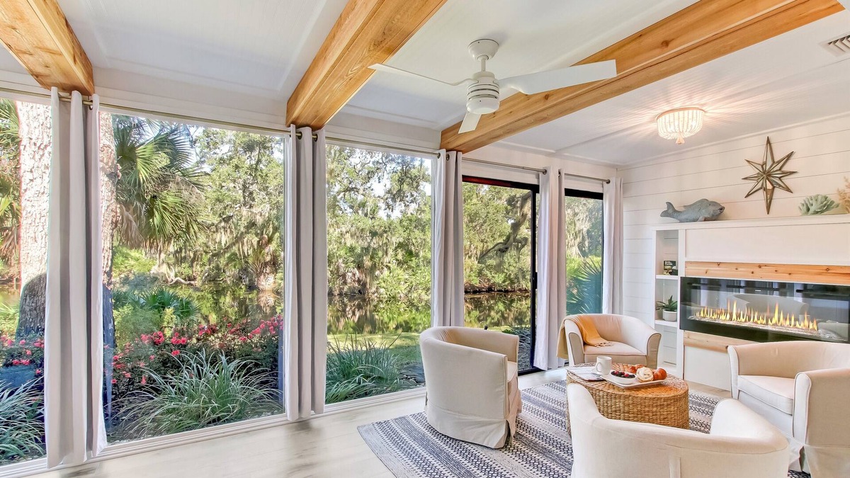 Fernandina Beach Condo | Exquisite Lagoon Villa Only 8-Minute Walk To Beach!
