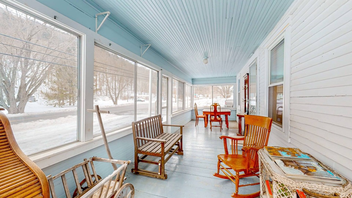 Hancock House | Exquisite lodge with game room, sauna, firepit, & washer/dryer