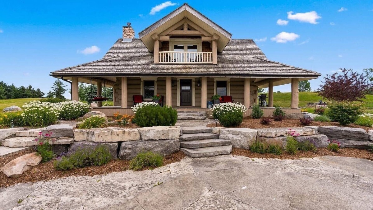 Clearview Cabin | Exquisite Log Cabin Retreat- Perfect Couple’s Getaway! Tranquility at its best❤️
