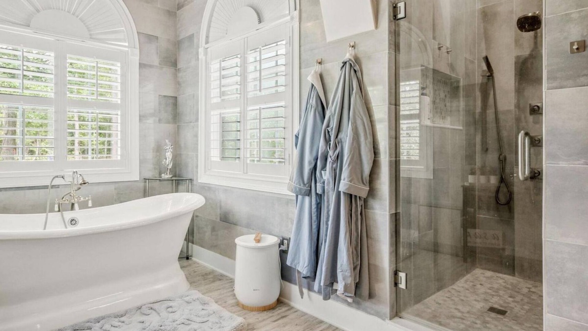 Murrells Inlet House | Exquisite Luxury, 10 Mins to Restaurants, Beach, and River in Gated Community