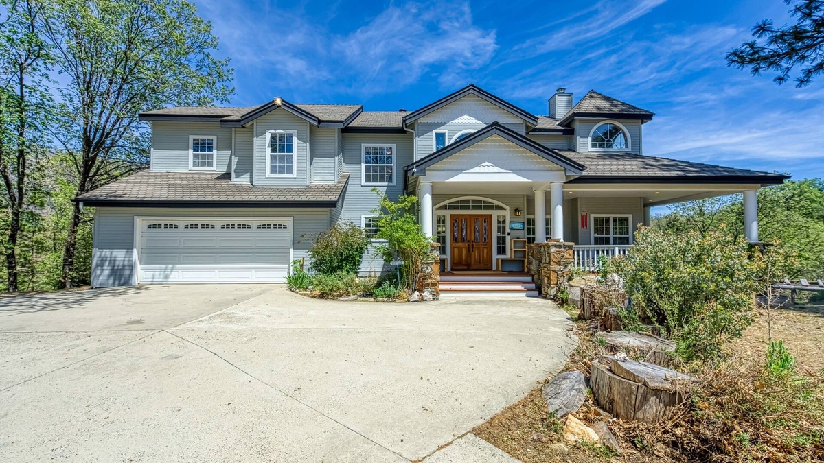 Cascadel Woods House | Exquisite mountain home, dog-friendly, fireplace, & washer/dryer