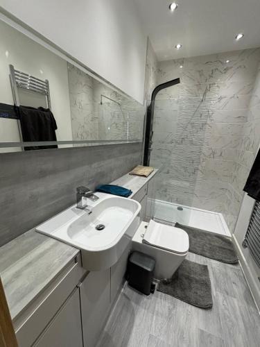 Northfleet Apartment | Exquisite Riverside Living in a Stunning Flat