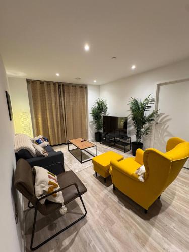Salford Apartment | Exquisite Riverview 2bedroom flat in Manchester.