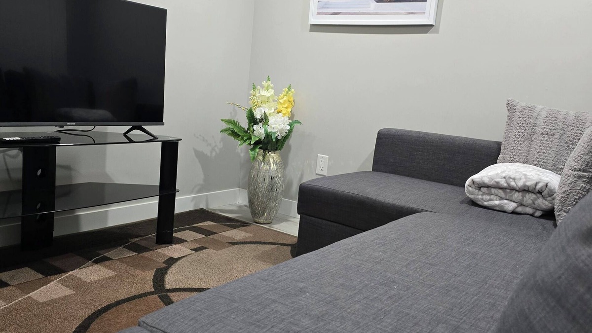 Evanston Apartment | Exquisite Studio close to Airport and amenities!