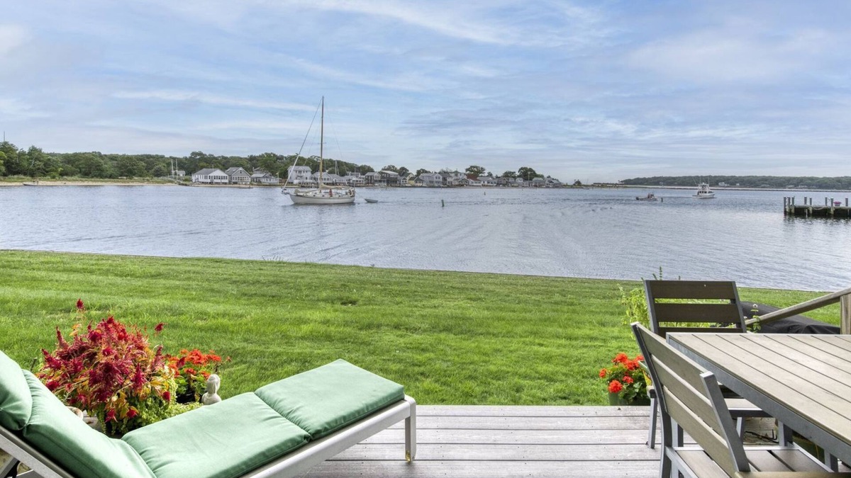 Greenport House | Exquisite Waterfront Townhome in Greenport with Pool and Boat Slip. Walk to all!